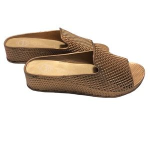 Designer Jeffrey Campbell sz 7(runs small) flats rubber mesh comfort sandal